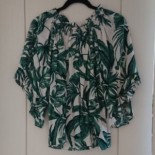 エイチアンドエム(H&M)の二点おまとめ＊H&Mボタニカル柄ストライプスカート (カットソー(半袖/袖なし))