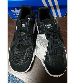 アディダス(adidas)のアディダス スニーカー 新品 ブラック 27.5 adidas falcon(スニーカー)