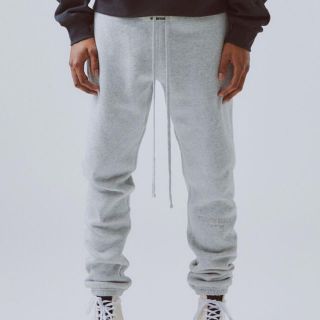 フィアオブゴッド(FEAR OF GOD)のFOG ESSENTIALS Sweatpants GREY(スウェット)