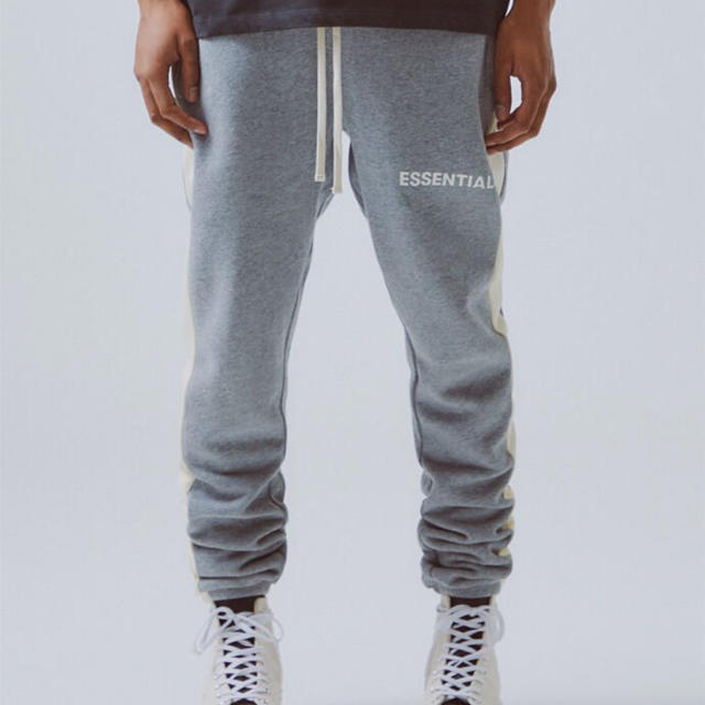 FEAR OF GOD(フィアオブゴッド)のFOG ESSENTIALS Side Stripe Sweatpants  メンズのトップス(スウェット)の商品写真