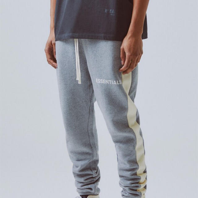 FEAR OF GOD(フィアオブゴッド)のFOG ESSENTIALS Side Stripe Sweatpants  メンズのトップス(スウェット)の商品写真