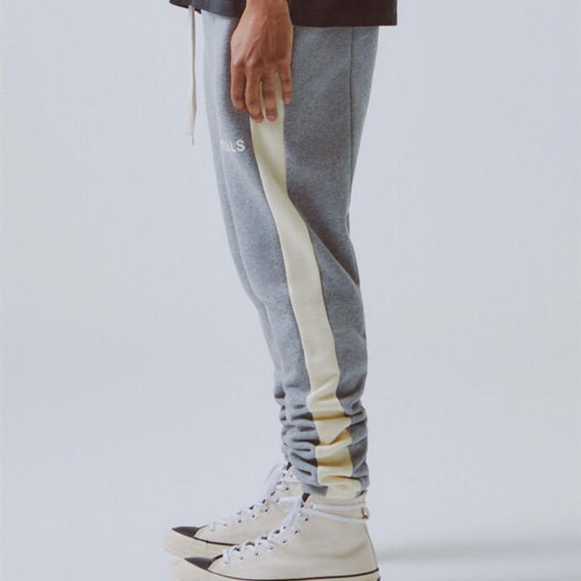 FEAR OF GOD(フィアオブゴッド)のFOG ESSENTIALS Side Stripe Sweatpants  メンズのトップス(スウェット)の商品写真