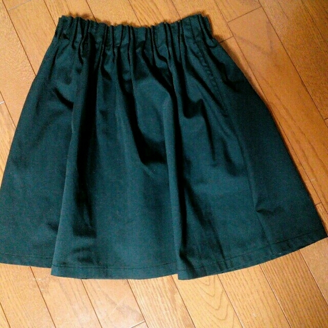 LOWRYS FARM(ローリーズファーム)の　グリーンタフタスカート レディースのスカート(ミニスカート)の商品写真