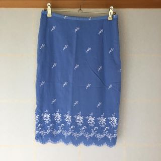 トッカ(TOCCA)の刺繍スカート(ひざ丈スカート)