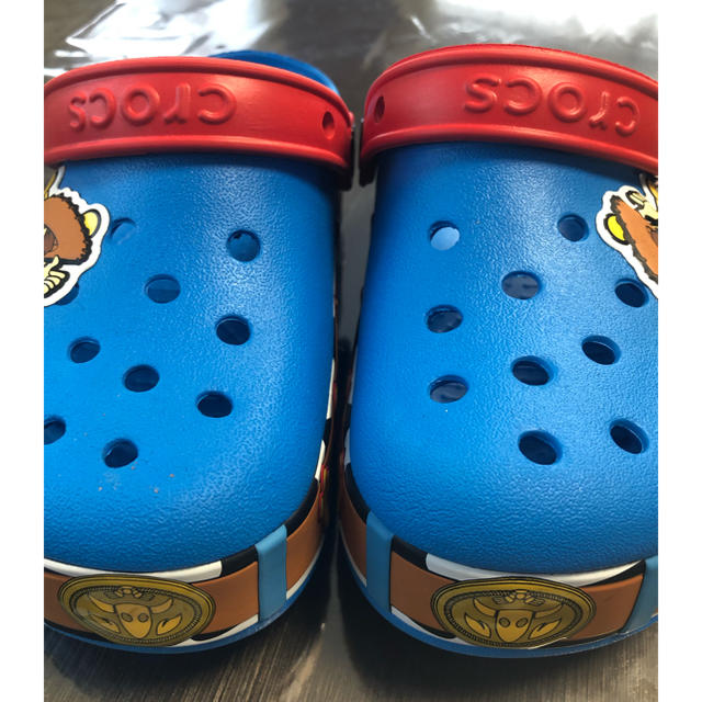 crocs(クロックス)の【新品】光るクロックス ウッディー  サイズ19.5センチ キッズ/ベビー/マタニティのキッズ靴/シューズ(15cm~)(サンダル)の商品写真