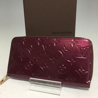 ルイヴィトン(LOUIS VUITTON)のLOUIS VUITTON 美品 ジッピーウォレット ヴェルニ 赤紫 ヴィトン(財布)