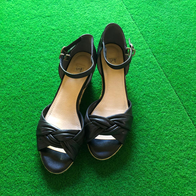 ing(イング)の値下げ　イング 黒サンダル 23.5センチ レディースの靴/シューズ(サンダル)の商品写真
