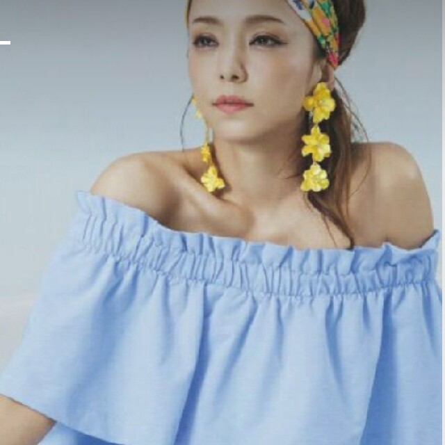 H&M(エイチアンドエム)の安室奈美恵 
コラボ　H&M　オフショルダー　ワンピース  新品　S

 レディースのワンピース(ひざ丈ワンピース)の商品写真