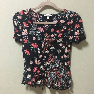 エイチアンドエム(H&M)の花柄トップス(Tシャツ(半袖/袖なし))