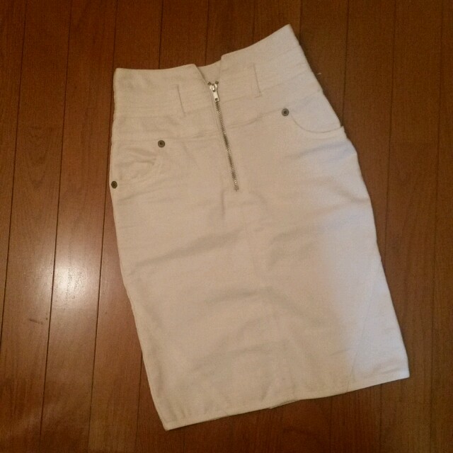 MURUA(ムルーア)のMURUA ホワイトデニム スカート レディースのスカート(ひざ丈スカート)の商品写真