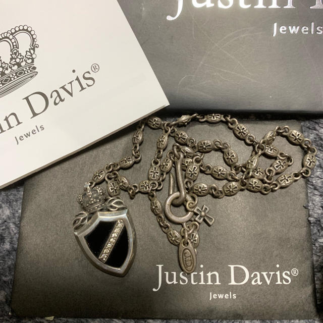 Justin Davis(ジャスティンデイビス)のクラウンシールドペンダント タイニーチェーン メンズのアクセサリー(ネックレス)の商品写真