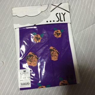 スライ(SLY)のSLY♡薔薇柄パープルタイツ 新品(タイツ/ストッキング)