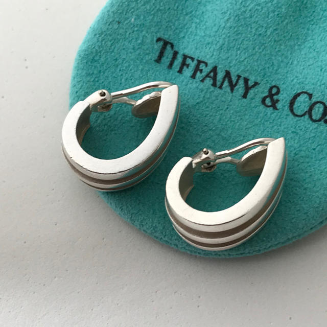 Tiffany & Co.(ティファニー)のTIFFANYのグルーブド イヤリング レディースのアクセサリー(イヤリング)の商品写真