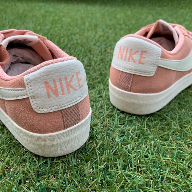 NIKE(ナイキ)の美品24 NIKE BLAZER ナイキ ブレザーロー スエード W981 レディースの靴/シューズ(スニーカー)の商品写真