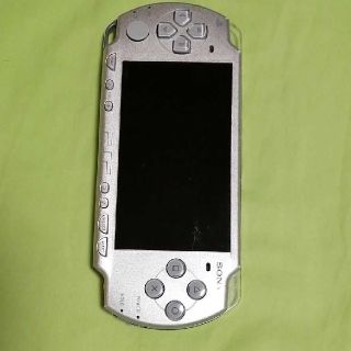 プレイステーションポータブル(PlayStation Portable)の【ジャンク】PSP本体　シルバー(携帯用ゲーム機本体)