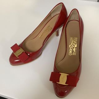 サルヴァトーレフェラガモ(Salvatore Ferragamo)のフェラガモ パテント パンプス 赤(ハイヒール/パンプス)