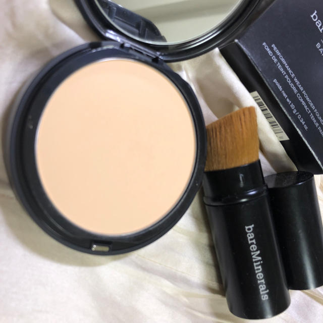 bareMinerals(ベアミネラル)のbareMinerals パウダーファンデーション コスメ/美容のベースメイク/化粧品(ファンデーション)の商品写真