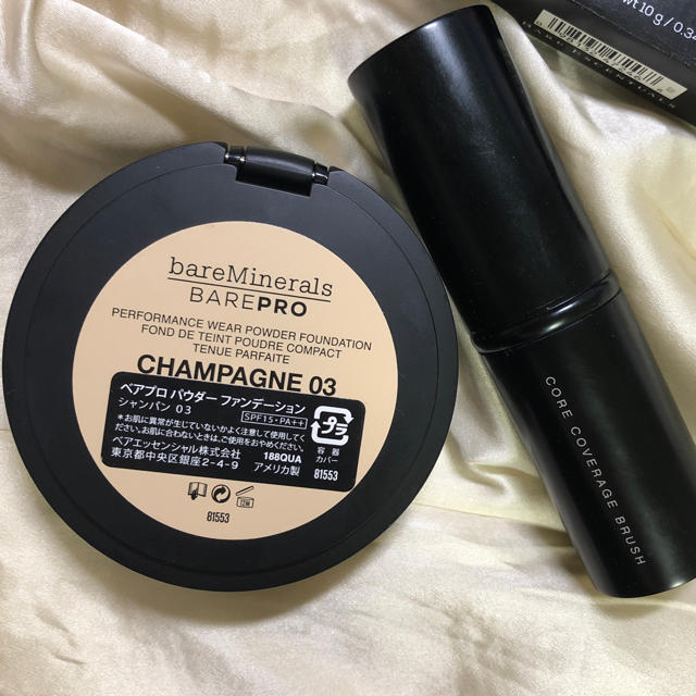 bareMinerals(ベアミネラル)のbareMinerals パウダーファンデーション コスメ/美容のベースメイク/化粧品(ファンデーション)の商品写真