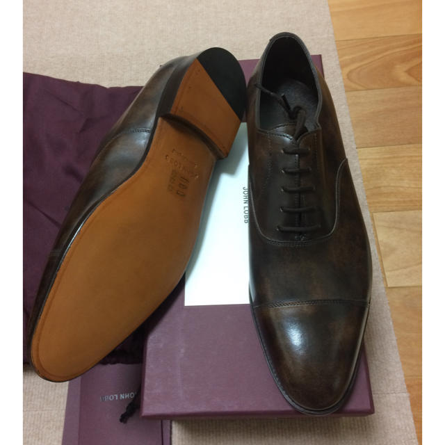 JOHN LOBB(ジョンロブ)の新品未使用 ジョンロブ  シティ2 UK8 ツリー付 メンズの靴/シューズ(ドレス/ビジネス)の商品写真