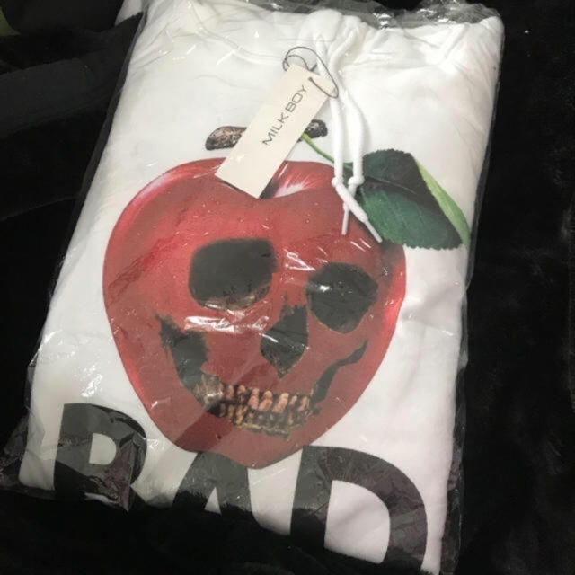 MILKBOY ミルクボーイ  BAD APPLE パーカー 新品