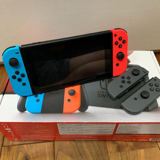 任天堂(ニンテンドウ)のNintendo Switch & joy-con & マリオカート8 セット エンタメ/ホビーのゲームソフト/ゲーム機本体(家庭用ゲーム機本体)の商品写真