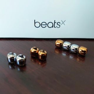 ビーツバイドクタードレ(Beats by Dr Dre)のbeatsx sacai 専用ビーズ 金銀 各4個セット(ヘッドフォン/イヤフォン)