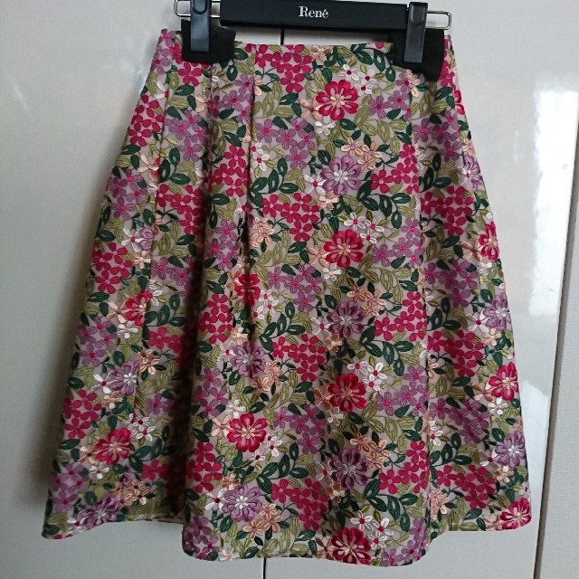 TOCCA(トッカ)の【美品】TOCCA　SPRING PARADISE スカート(サイズ0) レディースのスカート(ひざ丈スカート)の商品写真