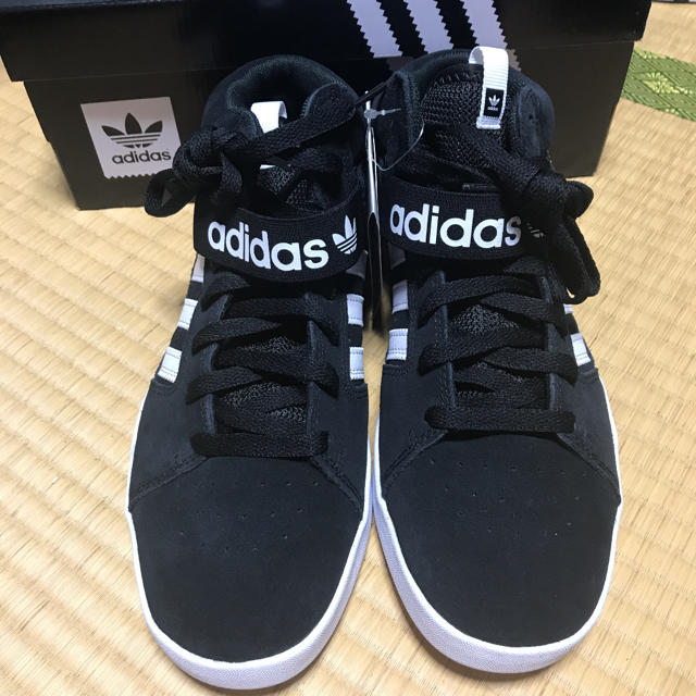 8月末までセール！新品 アディダス adidas スニーカー 25