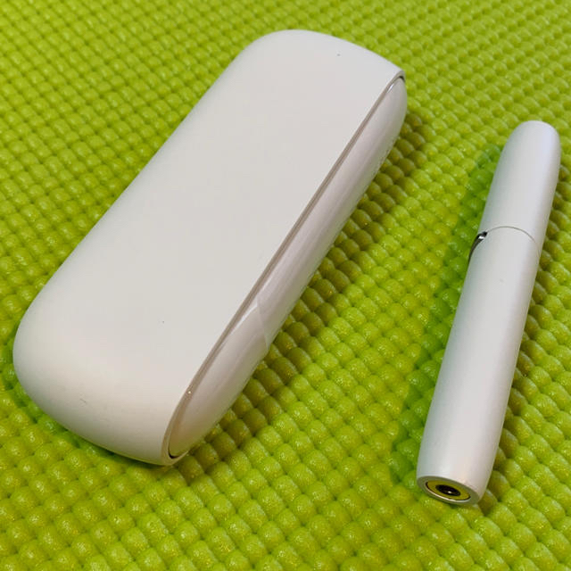 IQOS(アイコス)のIQOS3 ホワイト メンズのファッション小物(タバコグッズ)の商品写真