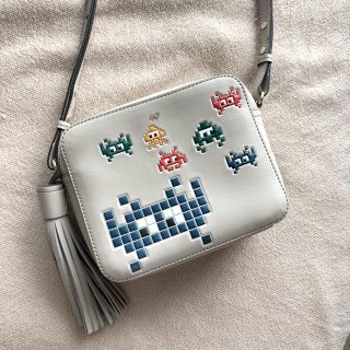 アニヤハインドマーチ(ANYA HINDMARCH)のアニヤハインドマーチ インベーダー(ショルダーバッグ)