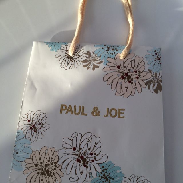 PAUL & JOE(ポールアンドジョー)のPAUL＆JOE　ポールジョー ショップ袋 ギフト 紙袋美品プレゼント レディースのバッグ(ショップ袋)の商品写真