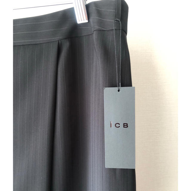 ICB(アイシービー)のICB スーツ ブラック×ストライプ  レディースのフォーマル/ドレス(スーツ)の商品写真