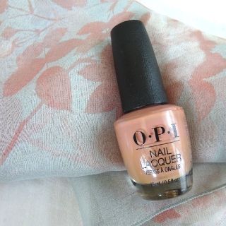 オーピーアイ(OPI)の手に馴染む桃色OPIのネイル(マニキュア)