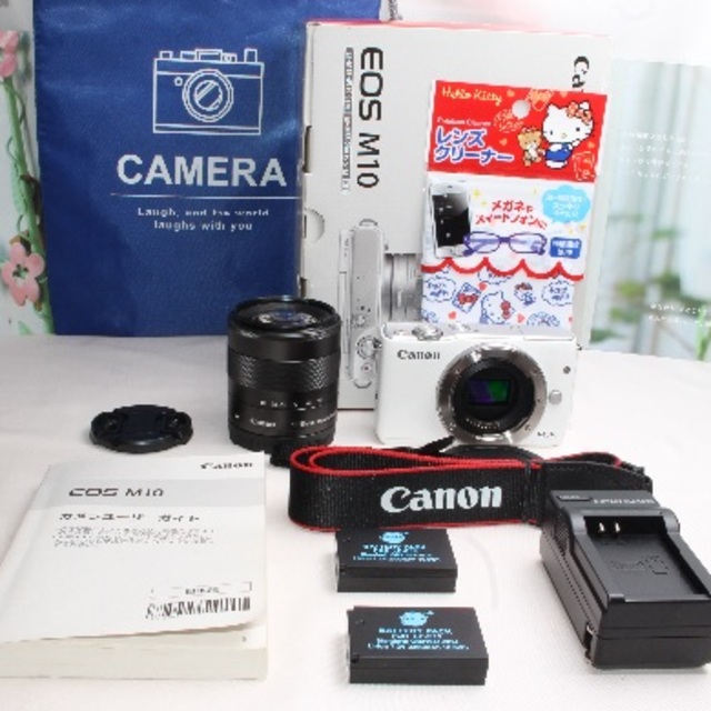 Canon(キヤノン)の❤️Wi-Fi&自撮り自由自在❤️人気のホワイト Canon EOS M10❤️ スマホ/家電/カメラのカメラ(ミラーレス一眼)の商品写真