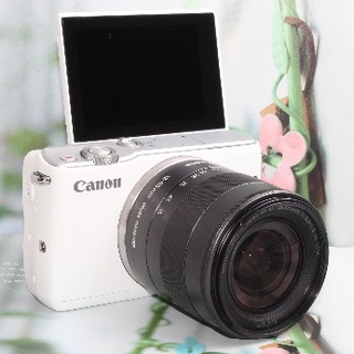 キヤノン(Canon)の❤️Wi-Fi&自撮り自由自在❤️人気のホワイト Canon EOS M10❤️(ミラーレス一眼)