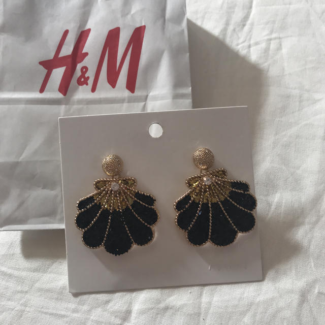 H&M(エイチアンドエム)の新品◎H&M ピアス 貝殻 シェル レディースのアクセサリー(ピアス)の商品写真