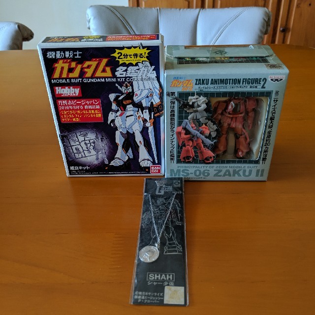 ガンダムフィギュア、プラモデル、ペンダントセット エンタメ/ホビーのおもちゃ/ぬいぐるみ(プラモデル)の商品写真