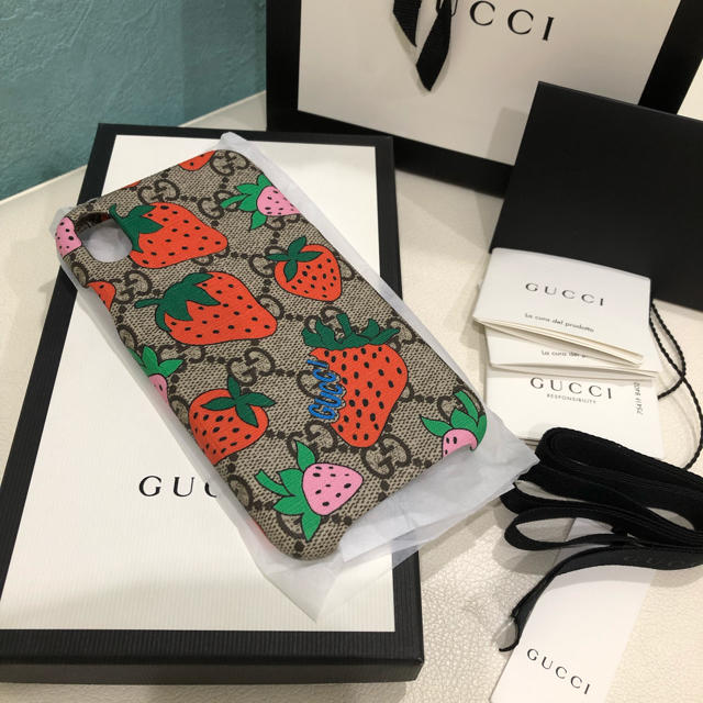 Gucci - 新品！1点のみ!! グッチストロベリーiPhoneXRケースの通販