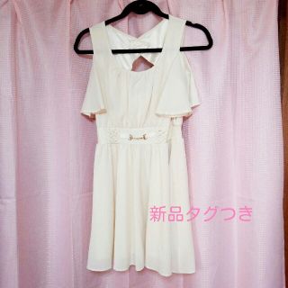 セシルマクビー(CECIL McBEE)の新品タグつき　セシルマクビー　肩あきワンピース(ひざ丈ワンピース)