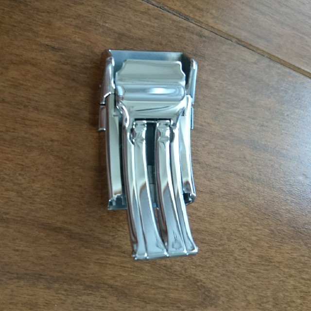 BREITLING(ブライトリング)のブライトリング ラバーベルト用バックル18㎜ メンズの時計(ラバーベルト)の商品写真