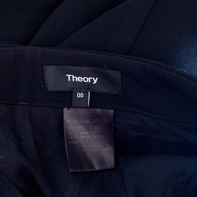 theory(セオリー)のセオリー♡黒色のテーパードパンツ レディースのパンツ(カジュアルパンツ)の商品写真