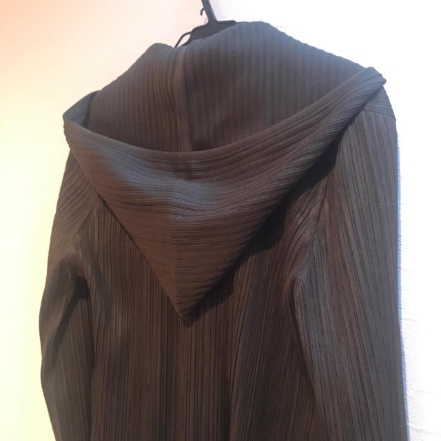 PLEATS PLEASE ISSEY MIYAKE(プリーツプリーズイッセイミヤケ)のプリーツプリーズのジャケット・カーディガン（取り外しフード付き） レディースのトップス(カーディガン)の商品写真