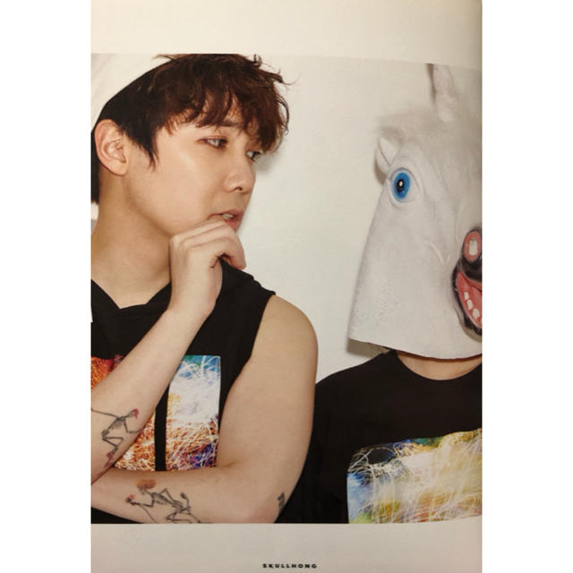 FTISLAND(エフティーアイランド)のSKULLHONG ノースリフーディ レディースのトップス(パーカー)の商品写真