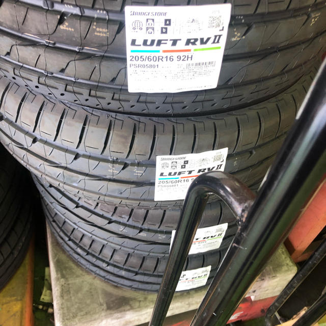 205/60R16 ブリジストン ルフトRVII