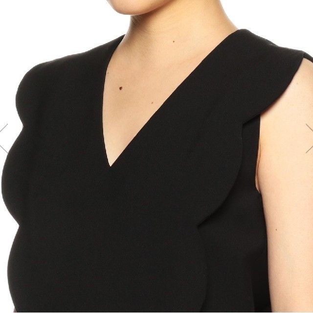 限定価格セール!】 YORK NEW BARNEYS - スカラップ パール ドレス