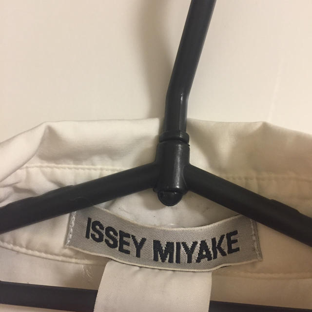 ISSEY MIYAKE(イッセイミヤケ)のISSEY MIYAKE レディースのトップス(シャツ/ブラウス(長袖/七分))の商品写真