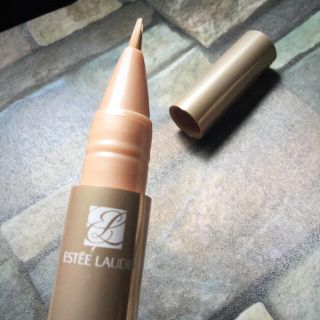 エスティローダー(Estee Lauder)のエスティローダー イルミネーター(コンシーラー)