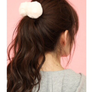 ミッシュマッシュ(MISCH MASCH)のITS 'DEMO フェイクファーヘアゴム ヘアアクセサリー 美品 ポンポン(ヘアゴム/シュシュ)