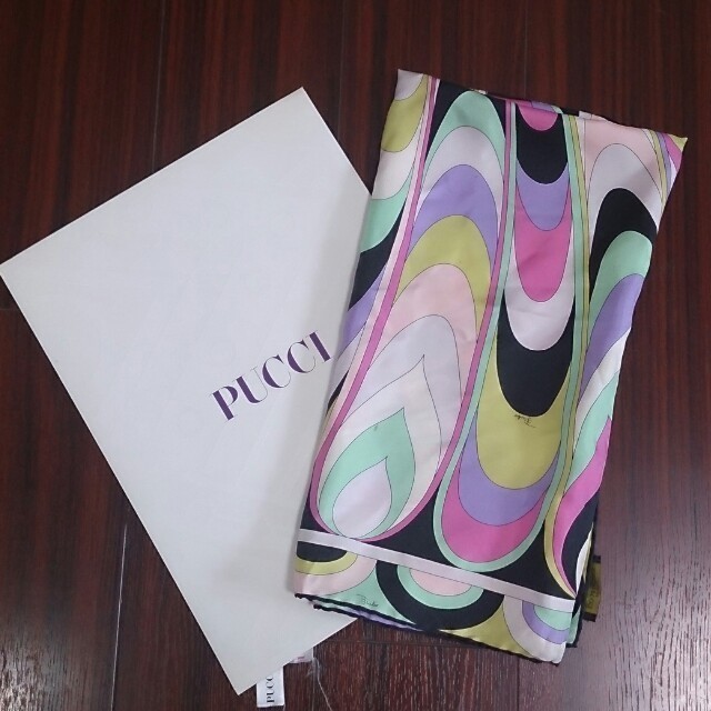 EMILIO PUCCI(エミリオプッチ)のエミリオプッチのスカーフ レディースのファッション小物(バンダナ/スカーフ)の商品写真