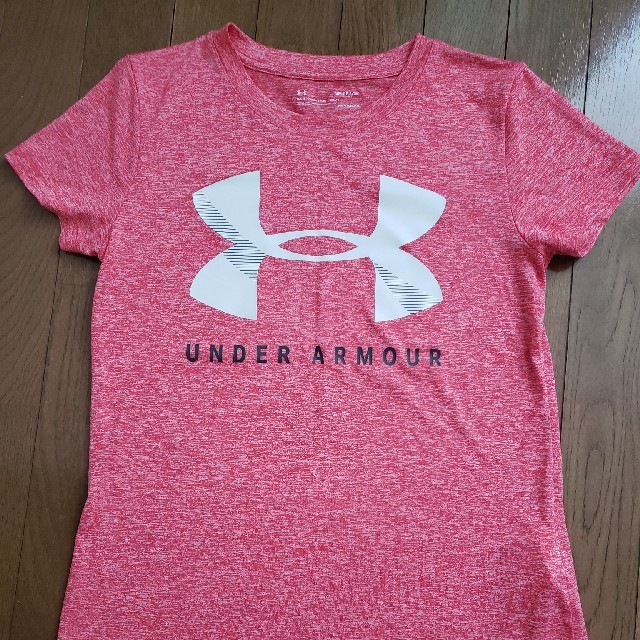 UNDER ARMOUR(アンダーアーマー)のUNDER ARMUOR Tシャツ未使用 レディースのトップス(Tシャツ(半袖/袖なし))の商品写真